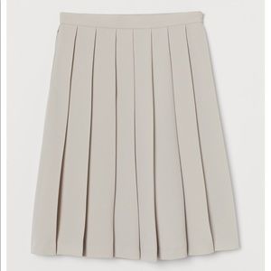 Pleated skirt